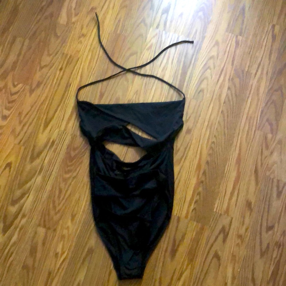 Black cut out one piece swimsuit🌺make an offer🌺